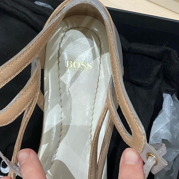 Hugo Boss grey/light peach sandals US 7 - Picture 11 of 14